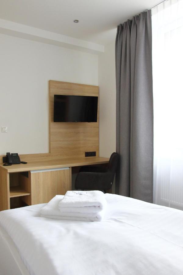Typton Hotel&Spa Medzilaborce Extérieur photo