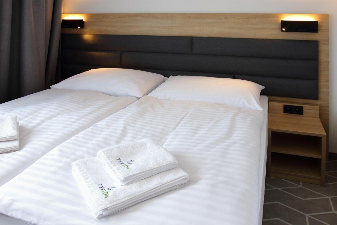 Typton Hotel&Spa Medzilaborce Extérieur photo