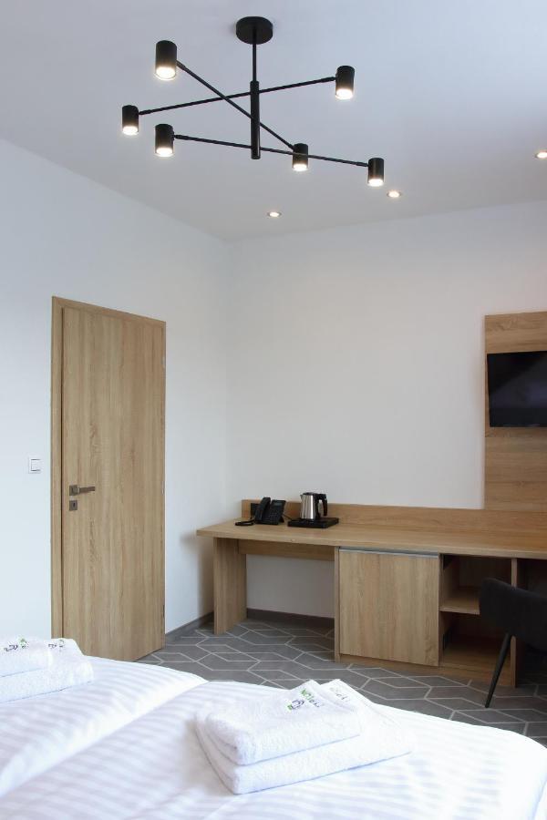 Typton Hotel&Spa Medzilaborce Extérieur photo