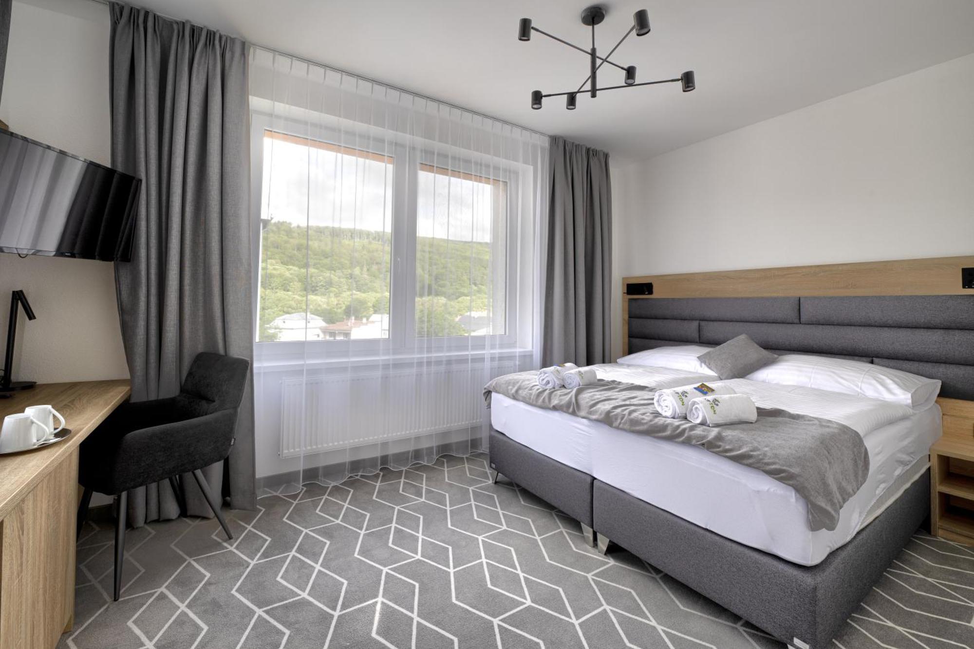 Typton Hotel&Spa Medzilaborce Extérieur photo