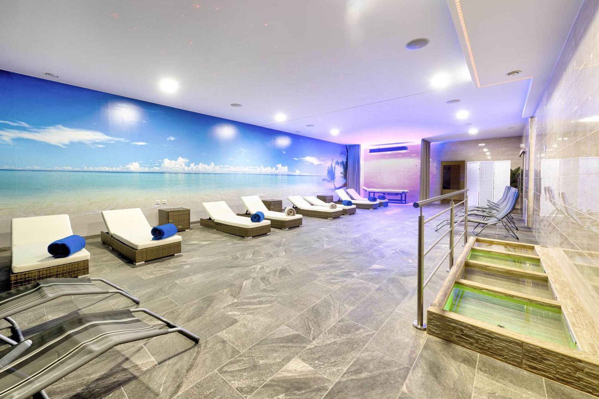 Typton Hotel&Spa Medzilaborce Extérieur photo