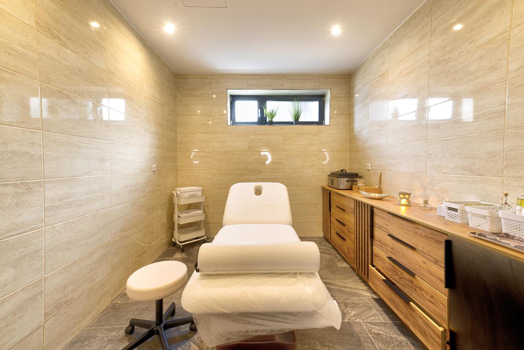 Typton Hotel&Spa Medzilaborce Extérieur photo