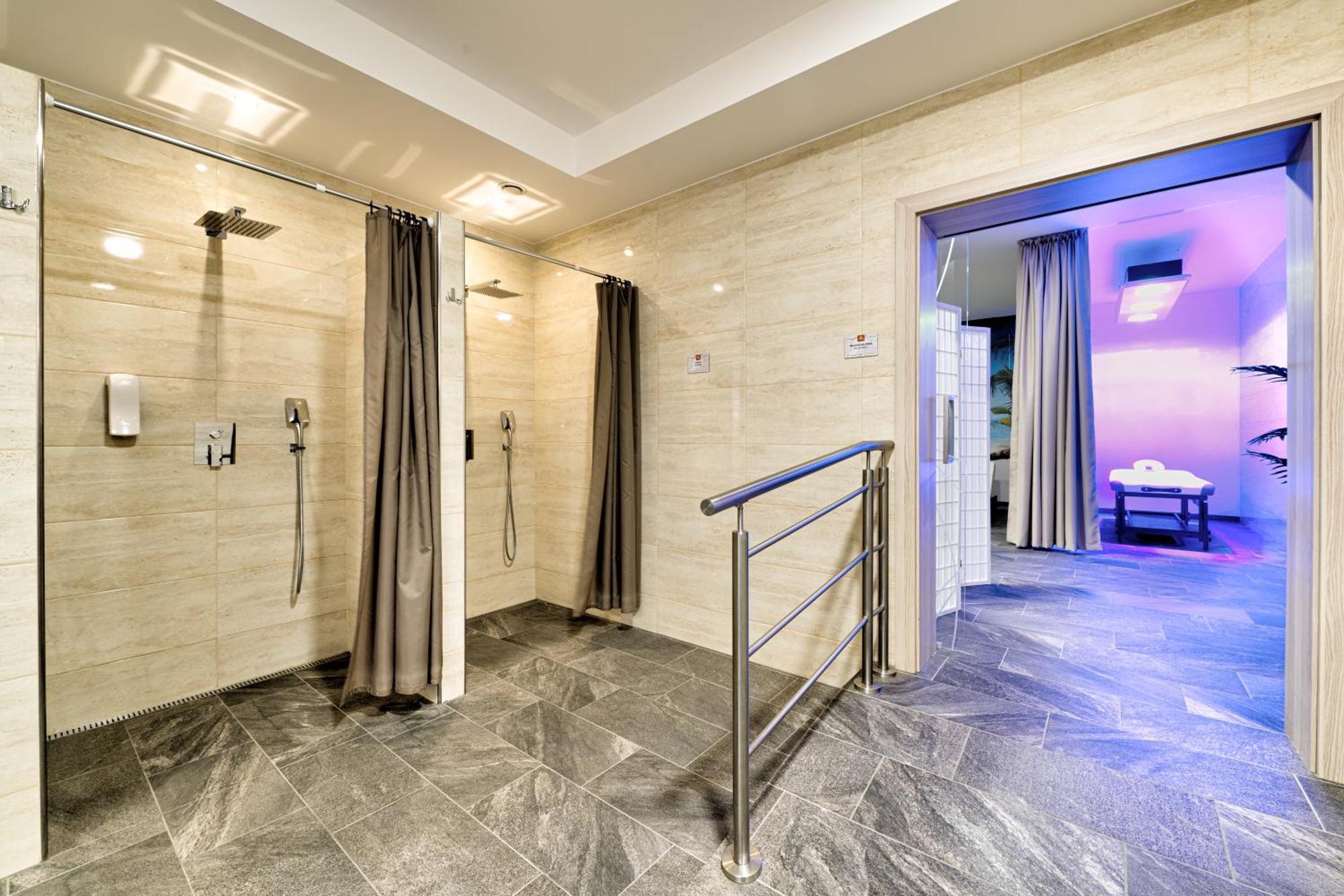 Typton Hotel&Spa Medzilaborce Extérieur photo