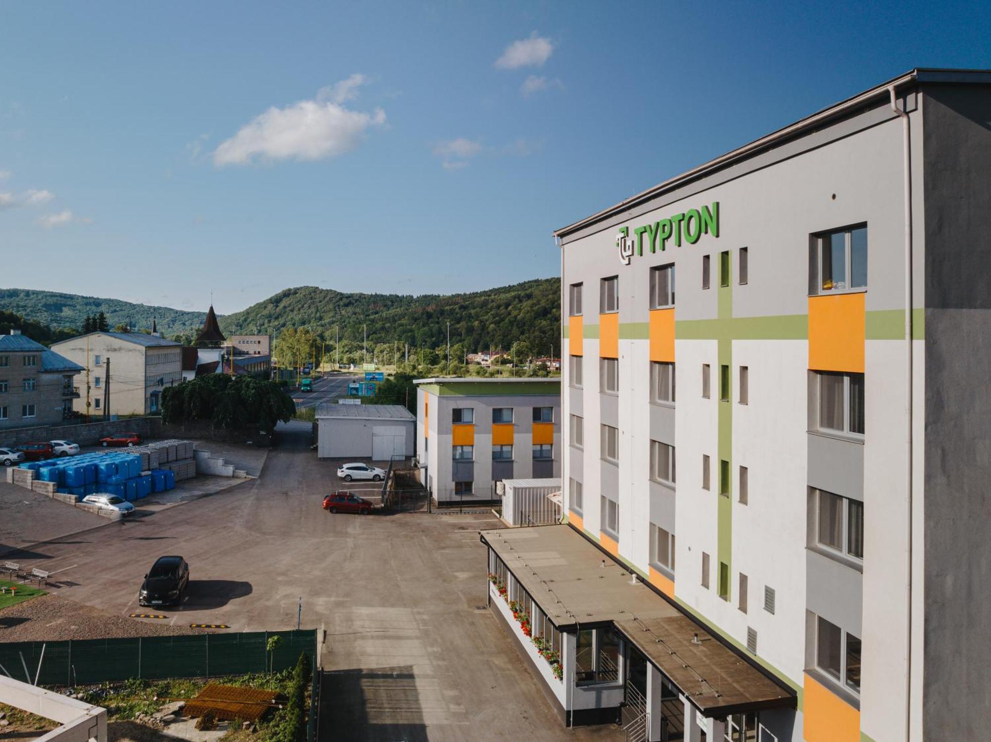 Typton Hotel&Spa Medzilaborce Extérieur photo