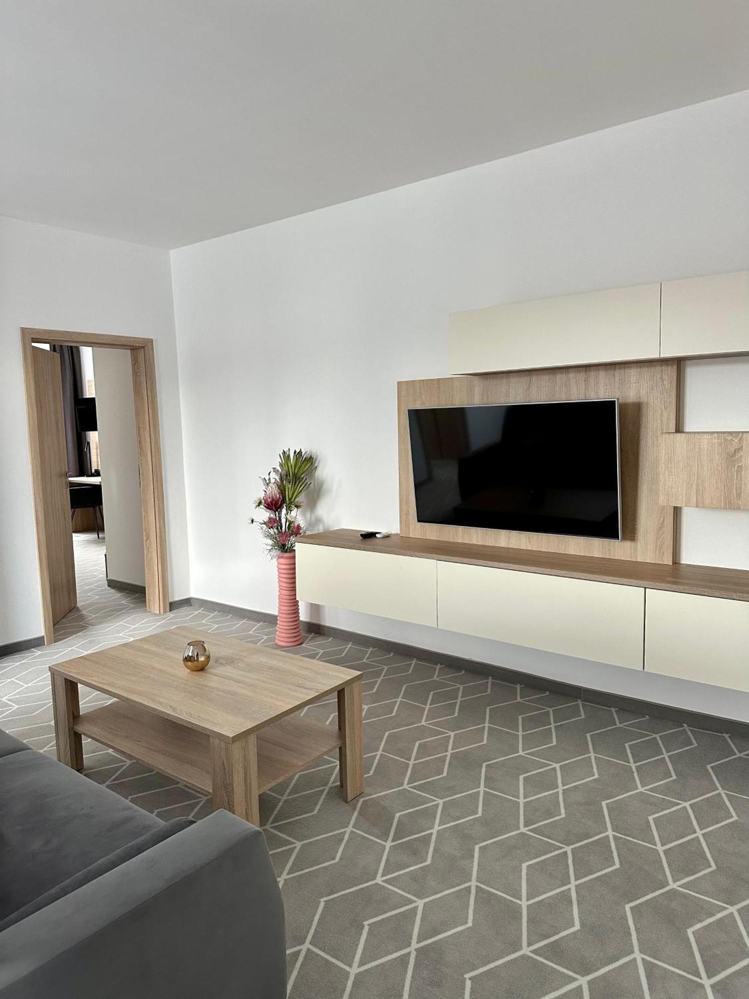 Typton Hotel&Spa Medzilaborce Extérieur photo