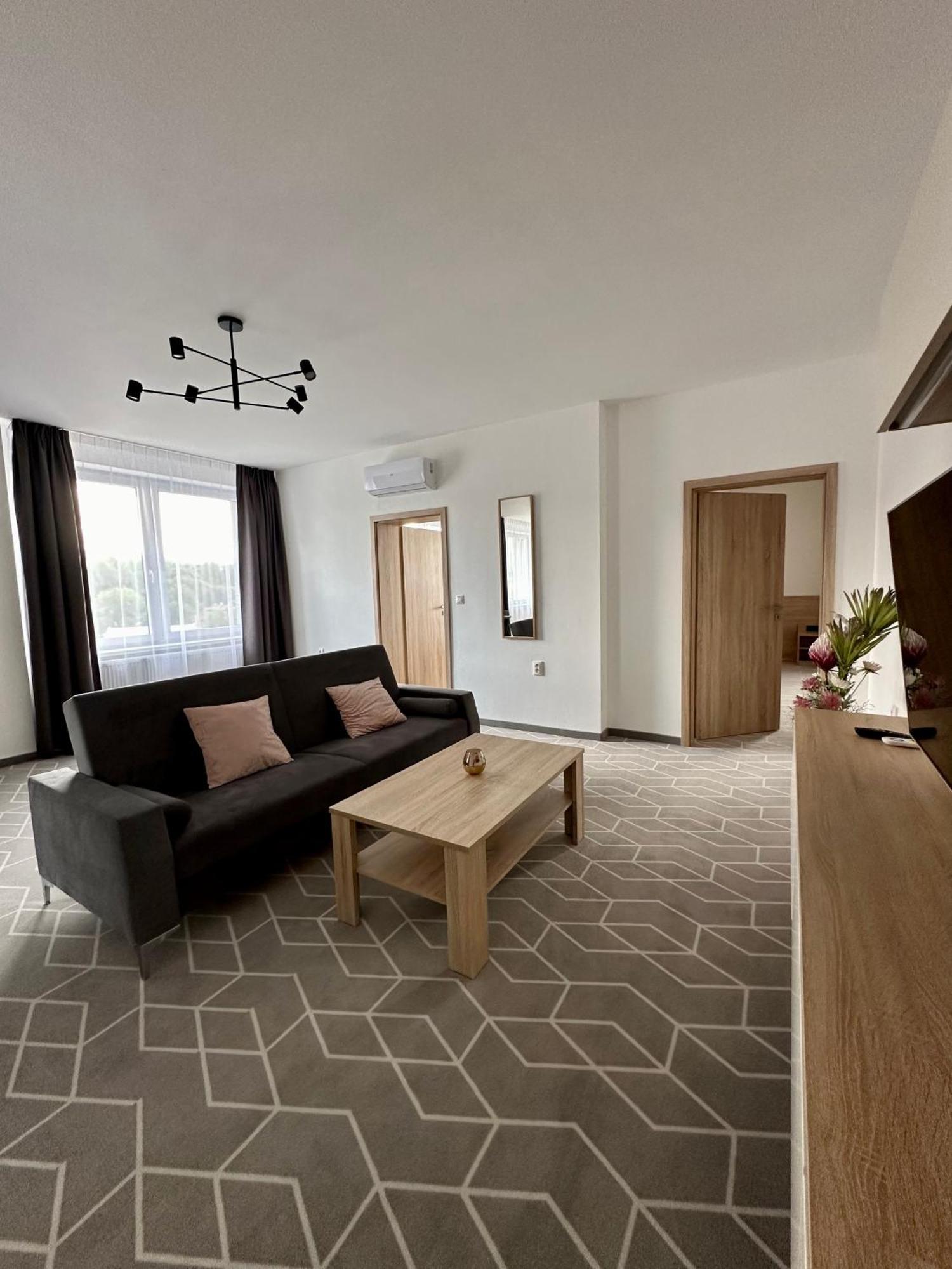 Typton Hotel&Spa Medzilaborce Extérieur photo