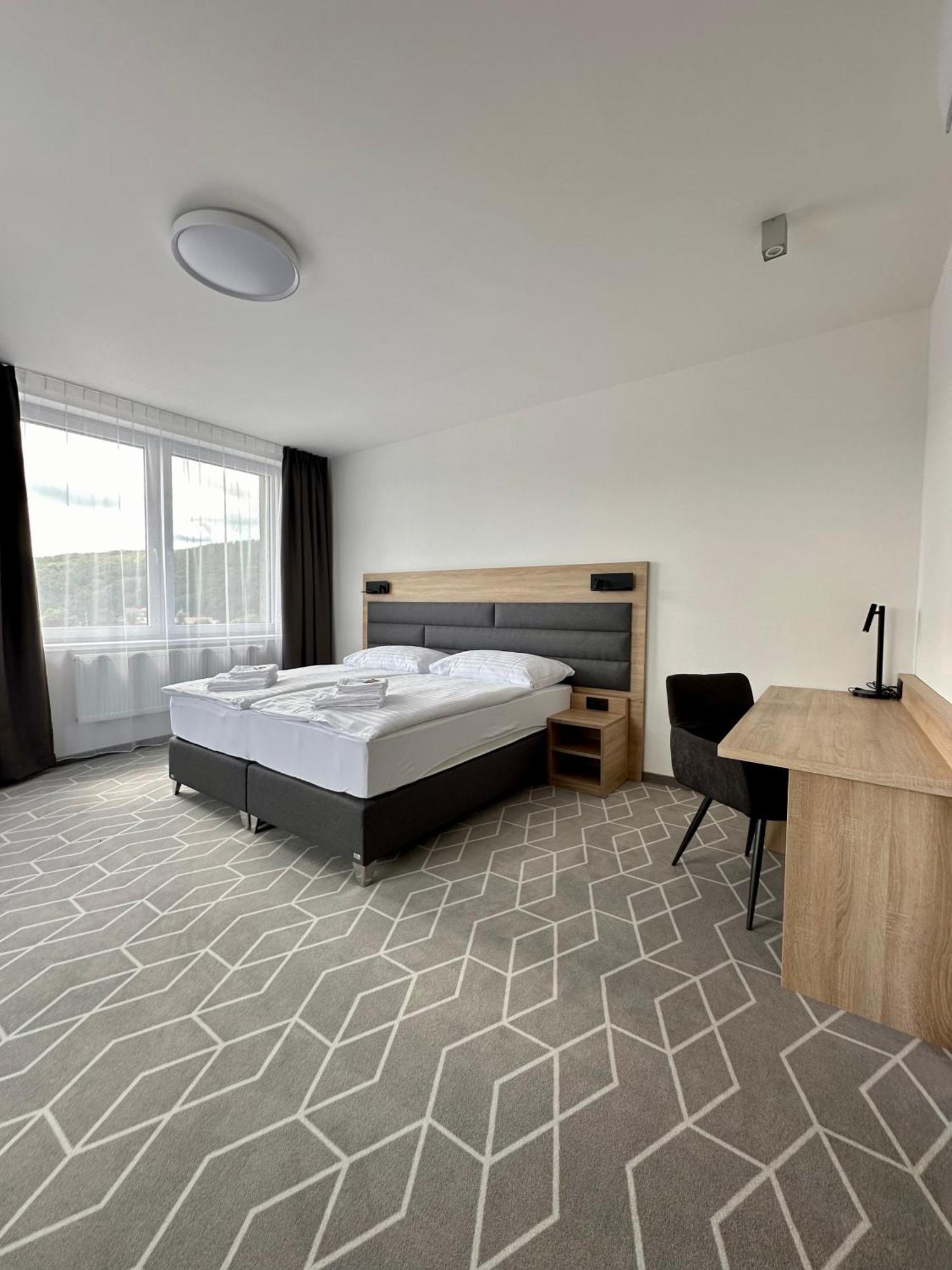 Typton Hotel&Spa Medzilaborce Extérieur photo